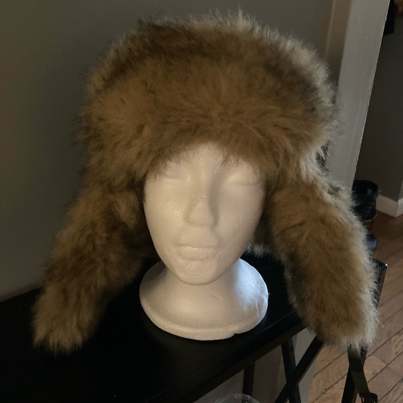 Like New!! In Excellent Condition! U3i Faux Fur and Camo Trapper Hat - Picture 5 of 10